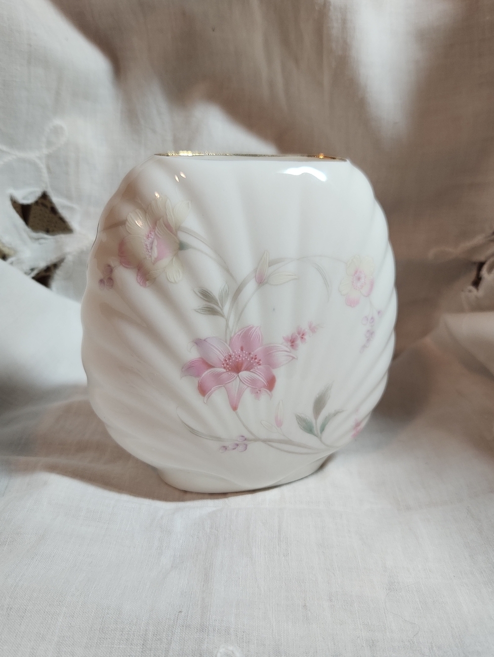 Classic Floral Porcelain Vase in White and Pink